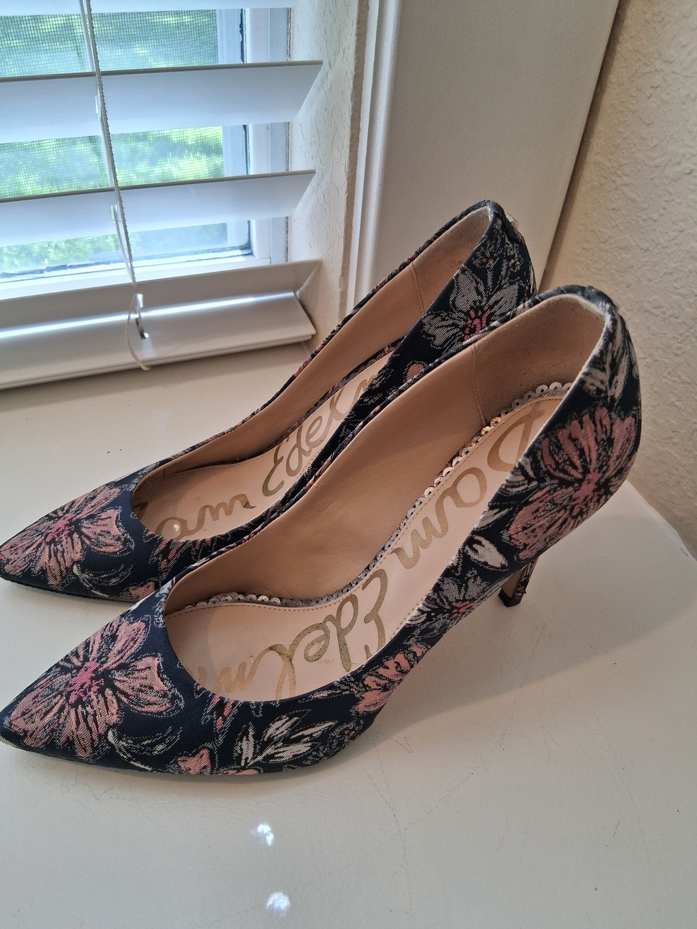 Sam Edelman Pink Floral Pointed Toe Pumps on Navy